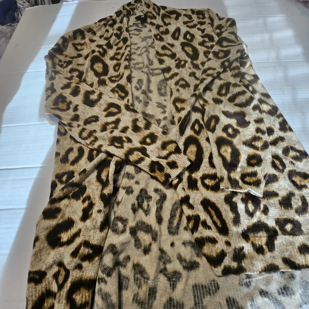 H&M Leopard Print Cardigan - Tan and Black - Picture 3 of 8